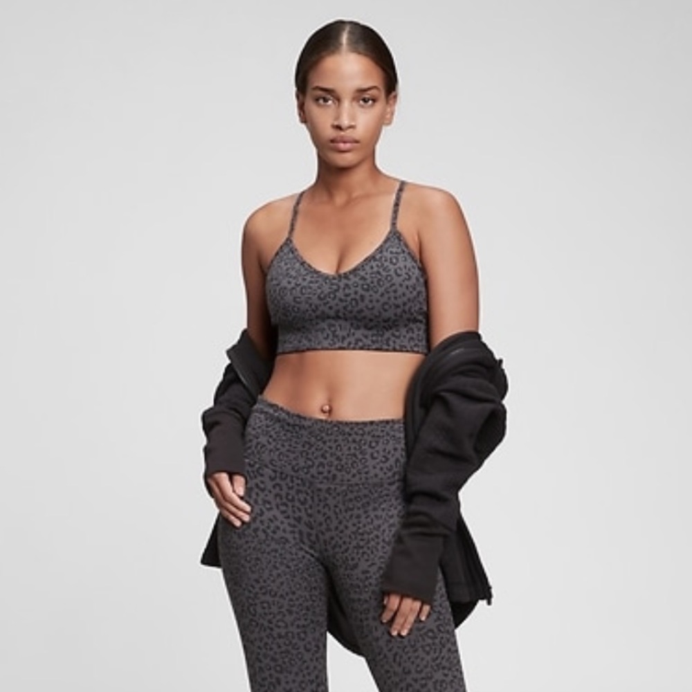 GapFit Blackout Technology Charcoal Gray Sportsbra Leopard Print